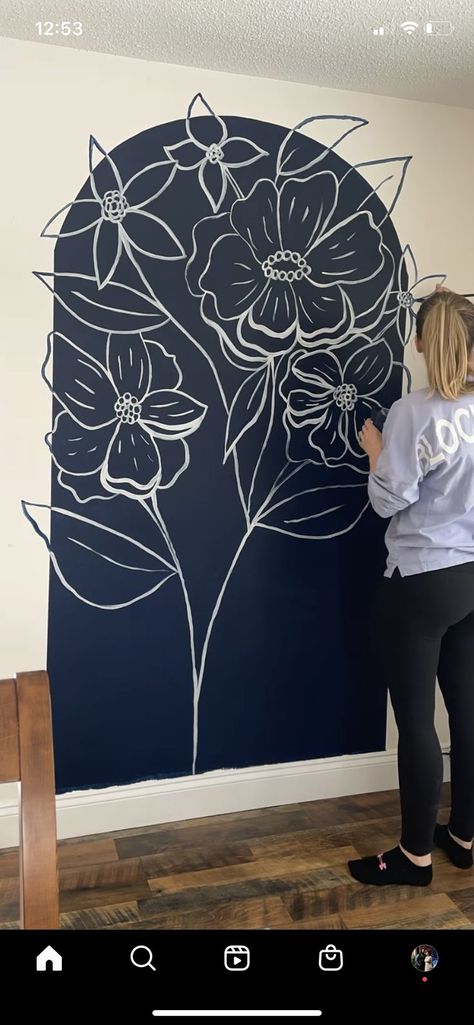 Hand Drawn Mural, Wall Murals Minimalist, Diy Flower Mural Painted Walls, Painted Accent Wall Behind Tv, Wall Color Painting Ideas, Diy Wall Mural Ideas Floral, Organic Painting Art, Simple Diy Wall Mural, Cricut Wall Mural