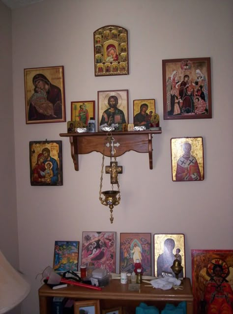 Praying Corner At Home, Prayer Corner Ideas Bedrooms, Orthodox Prayer Corner, Catholic Prayer Corner, Prayer Corner Ideas, Praying Corner, Home Altar Ideas, Icon Corner, Home Altar Catholic