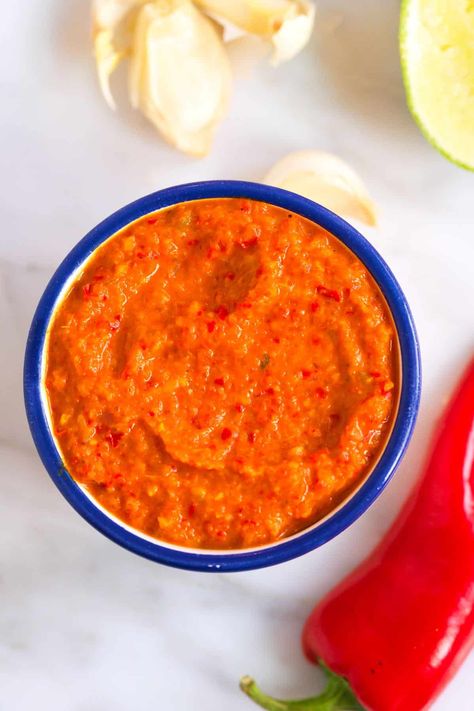 Red Curry Paste Recipe, Curry Paste Recipe, Inspired Taste, Red Curry Recipe, Thai Red Curry Paste, Homemade Curry, Diy Spices, Light Meals, Paste Recipe