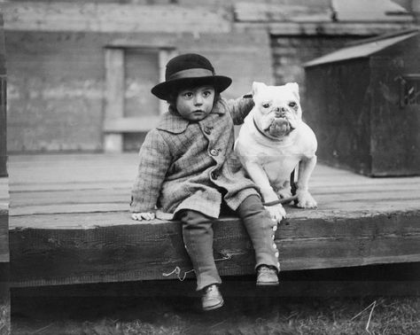 3rd March 1926: George Spinney with his bulldog at the Middlesex Hospital Open Championship Dog Show at Crystal Palace. (Photo by Kirby/Topical Press Agency/Getty Images) Getty Images White Bulldog, Baggy Bulldogs, Palace London, British Bulldog, Trondheim, Photo Vintage, Vintage Dog, Crystal Palace, Dog Show