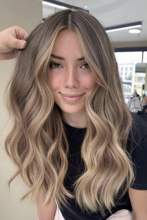 Subtle Hair Color, Beige Blonde Hair, Beige Hair, Brown Hair Inspo, Brunette Hair With Highlights, Dark Blonde Hair, Brown Hair Balayage, Light Hair Color, Balayage Hair Blonde