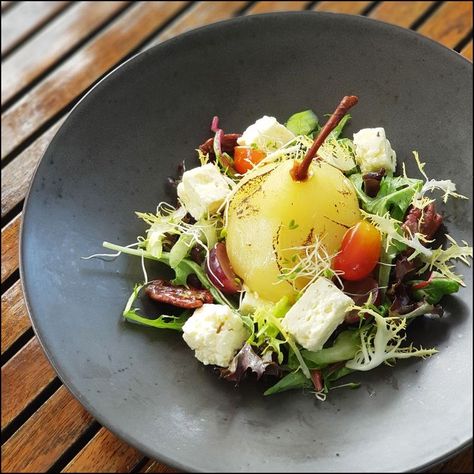 Waldorf Salad Plating, Michelin Star Salad, Fine Dining Salad, Salad Fine Dining, Salad Presentation, Creative Salads, Starter Dishes, Fancy Salads, Main Salad