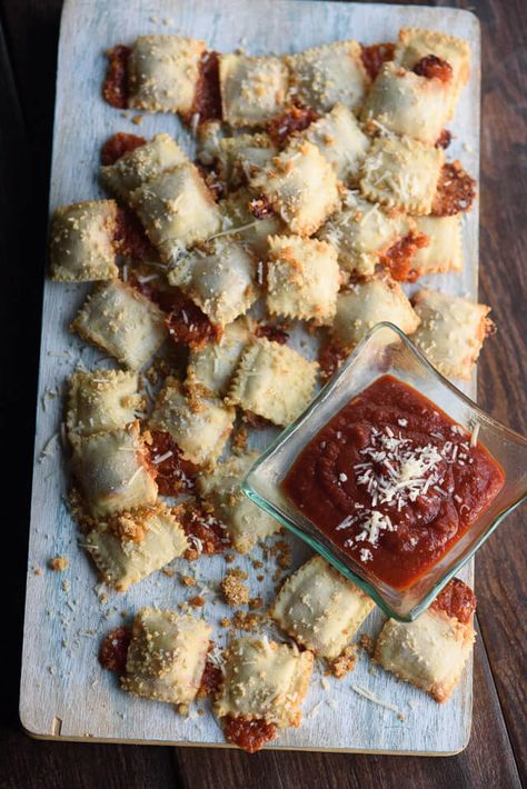 Ravioli Bites, Pizza Ravioli, Ravioli Maker, Recipes Gourmet, Party Bites, Best Party Food, Making Pasta, Kebab Recipes, Best Easy Recipes