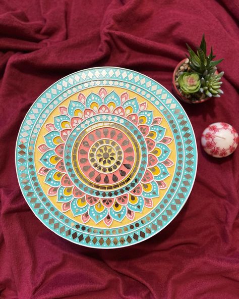 Lippan Art With Mandala, Lippan Art Colour Combination, Aesthetic Lippan Art, Lippan Art Color Combination, Lippin Art Design, Mirror Mandala Art, Mirror Art Work, Lippin Art, Lippan Art Design