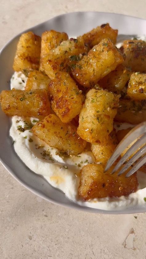 HONEY BUTTER POTATO GEMS 🍯 Furikake Recipe, Buttered Potatoes Recipe, Potato Gems, Butter Potatoes, Healthy Potato Recipes, Potato Snacks, Potato Recipes Side Dishes, Quick Healthy Meals, Honey Recipes