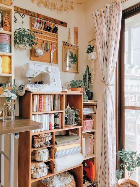 Small Studio Organization Ideas, Eclectic Craft Room, Aesthetic Sewing Room, Craft Room And Office Combo, Sewing Room Aesthetic, Craft Room Design Inspiration, Cozy Hobby Room, Aesthetic Art Studio, Table Decor Valentines Day