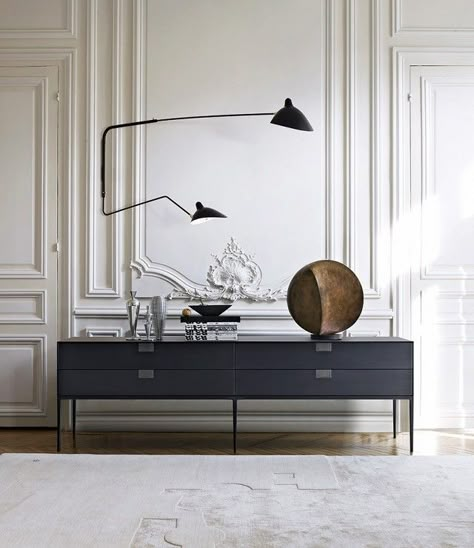 The Single Best Way to Style a Statement Interior Like No Other Modern French Interiors, Interior Design Minimalist, Interior Design Per La Casa, Console Design, Foyer Design, Kitchens And Bedrooms, Coron, Design Del Prodotto, French Interior