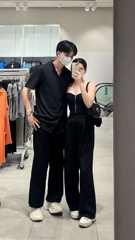 Matchy Outfit Couple, Couple Outfits Matching Classy, Matching Couple Outfits Casual, Couple Ootd, Ootd Couple, Couple Outfits Matching, Gift Basket Ideas For Couples, Couple Fits, Classy Couple