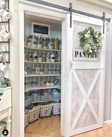 Barn Door Pantry, تحت الدرج, Barn Door Ideas, Diy Sliding Door, Diy Sliding Barn Door, Kitchen Pantry Design, Diy Barn Door, Pantry Ideas, Pantry Design