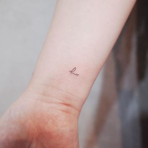 Simple Tattoo Dainty Tattoos For Women, Tiny Doodles, A Small Tattoo, Small Wave Tattoo, Romantic Tattoo, Small Couple Tattoos, Petit Tattoo, Tiny Tats, Small Quote Tattoos