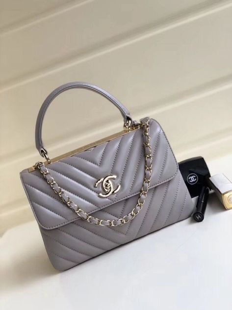 Chanel Chevron Bag, Chanel Top Handle Bag, Chanel Top Handle, Fendi 2jours, Chanel Chevron, Chanel Top, Chanel Boutique, Gucci Bamboo, Flower Bag