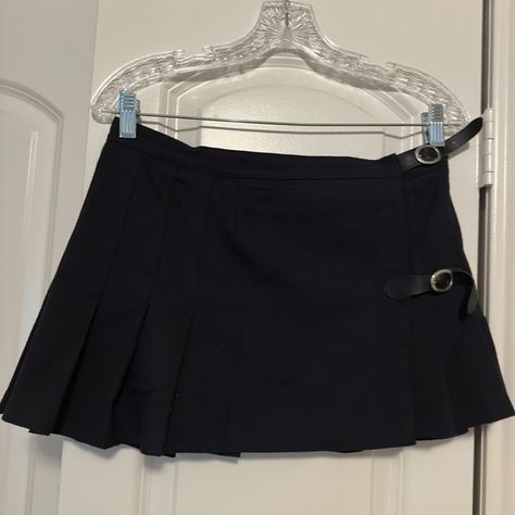 Black brandy Melville mini pleated skirt in an XS Brandy Skirt, Task Master, Brandy Melville Skirt, Buckle Skirt, Mini Pleated Skirt, Dream School, The Fence, Black Skirt, Brandy Melville