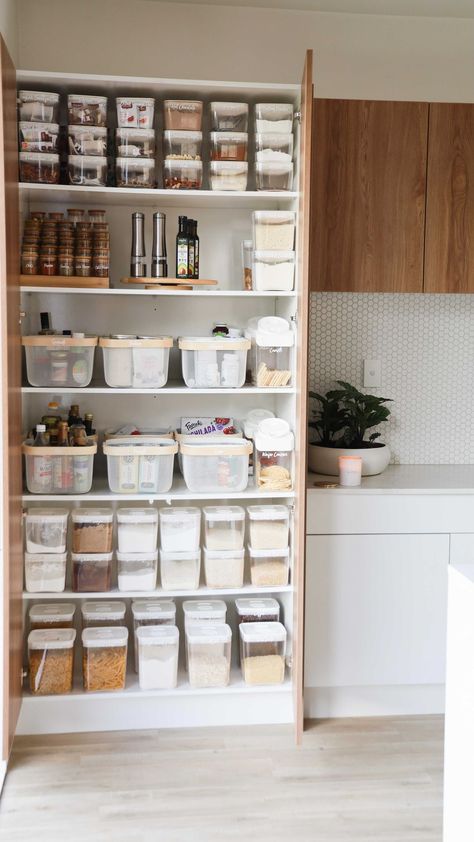 Tidy House, Desain Pantry, Pantry Organisation, Organized Pantry, Small Kitchen Storage, House Organisation, Kitchen Organization Pantry, Kitchen Organisation, Kitchen Pantry Design