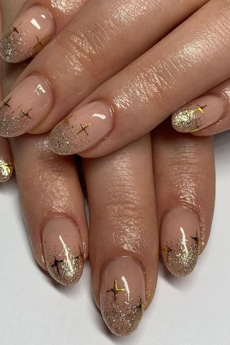 Shimmer Tips Nails, Gold Star Glitter Nails, Stars And Glitter Nails, Golden Glitter Nail Art, Gold And Silver Sparkle Nails, Gold Glitter Tips Nails, Sparkles Nail Art, Gold Glitter Manicure, Golden French Nails Gold Glitter