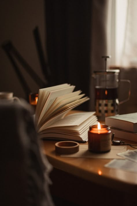 Diary Of Alicia Keys, Candle Photography Inspiration, Candles Aesthetic Cozy, Candle Shoot, Hygge Candles, Candle Photography Ideas, Candle Photoshoot, Candle Photography, Aesthetic Candle