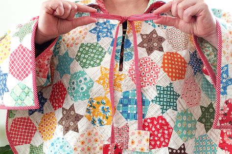 How to Make a Quilted Poncho - WeAllSew Quilted Poncho Pattern, Quilted Shawl Patterns Free, Quilt Poncho, Quilted Poncho, Simple Fabric, Quilt Retreat, Poncho Pattern, Old Quilts, Shawl Patterns