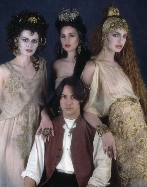 Keanu Reeves Monica Bellucci, Brahms Stokers Dracula, Monica Belluci Dracula, Keanu Reeves Dracula, Kneau Reeves, Michaela Bercu, Dracula Film, Dracula's Brides, Dracula 1992