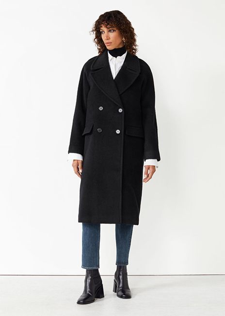 We all need the perfect black coat in our wardrobe... Black Coats For Women, Long Pea Coat, Lurex Top, Black Coats, Autumn Chic, Long Peacoat, Casual Denim Jacket, Womens Black Coat, Sherpa Coat