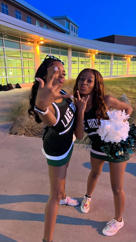 Cheer Black Women, College Cheer Poses, Cheer Photoshoot Poses Duo, Cheer Astethic, Black Cheerleader Aesthetic, Football And Cheerleader Pictures, High School Cheerleading Pictures, High School Cheerleader Aesthetic, Highschool Cheer Aesthetic