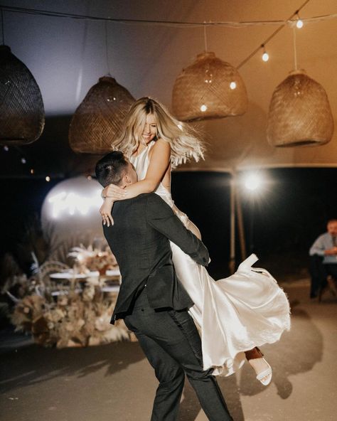 Wedding inspo • Instagram Wedding Photos Dancing, Wedding Photography First Dance, Dancing Wedding Photos, First Dance Photography, Wedding Reception Dancing Photos, Wedding First Dance Photos, First Dance Wedding Photos, Wedding Dancing Photos, Wedding Dance Pictures