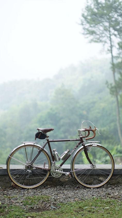 Commuter Bike Style, Gravel Bike Bicycles, Randonneur Bike, Vintage Road Bike, Classic Road Bike, Touring Bicycles, Road Bike Vintage, Bicycle Types, Retro Bicycle