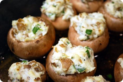 Thanksgiving Thoughts, Stuffed Mushroom Recipe, Low Sodium Recipes Heart, Stuffed Mushrooms Easy, Ricotta Cheese Recipes, Beach Recipes, Cheese Stuffed Mushrooms, Mushroom Recipe, Stuffed Mushroom