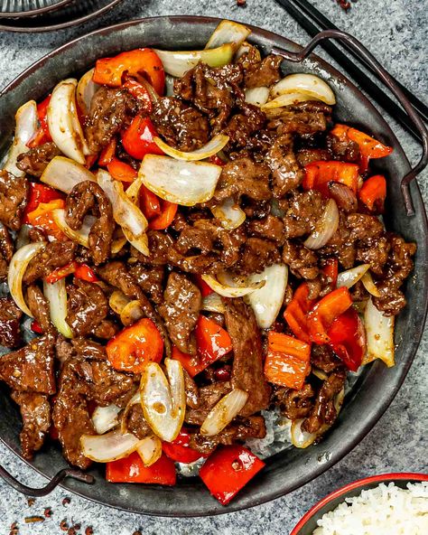 Pepper Beef Recipe, Pepper Steak With Onions, Peper Steak, Pepper Steak And Onions, Steak With Onions, Budget Dinners, Chinese Pepper Steak, Black Pepper Beef, Pepper Beef