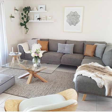 Dark Gray Couch with White Walls and Slate/Tan Accents. Comfy Rooms, Couches Living, Bohemian Living Room Decor, Grey Couch, Grey Couch Living Room, Room Styling, Room Couches, Room Dark, Room Items