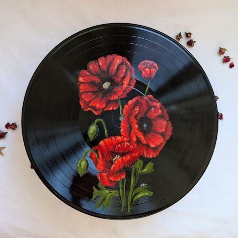 Bold and beautiful 🌺 Hand-painted red poppies on a vinyl record, bringing vibrant art to life. Perfect as a unique decor piece. 🎨✨ #VinylArt #PoppyPainting Painted Vinyl Records Aesthetic, Painting On Vinyl Records, Vinyl Painting Ideas, Painted Records Vinyl, Vinyl Record Painting Ideas, Diy Tray Decor, Record Painting Ideas, Vinyl Records Art, Vinyl Record Painting