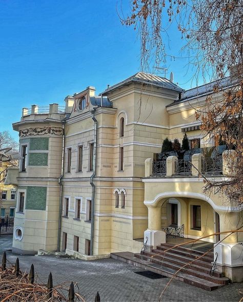 Belyaev Mansion | Rumin Lane 2, Moscow | via @svetlanakilina (Moscow tour guide) Grand Lodge, Big House, Big Houses, Moscow Russia, Cool Pics, Tour Guide, Mansion, Moscow, Family Members