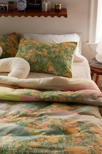 Home Décor + Apartment Sale | Urban Outfitters Colorful Bedding Ideas, Funky Bedding, Urban Outfitters Bedding, Painterly Florals, Colorful Duvet Covers, Painterly Floral, Uo Home, Green Bedding, Room Inspiration Bedroom