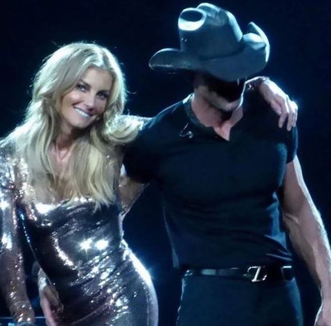 Faith Hill ✾ & Tim McGraw Faith Hill And Tim Mcgraw Costume, Tim Mcgraw Family, Faith Hill Hairstyles, Faith Hill And Tim Mcgraw, Tim Mcgraw And Faith Hill, Chris Lane, Tim And Faith, Tim Mcgraw Faith Hill, Country Love Songs