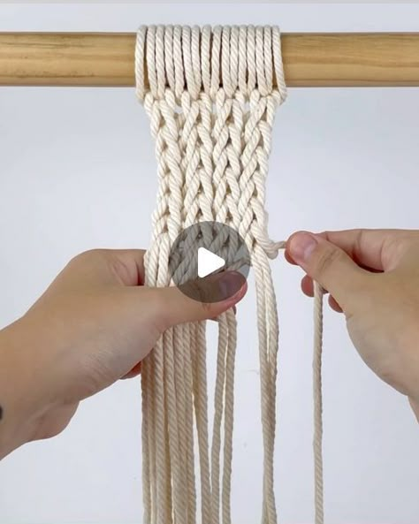 Macrame Cords, Free Macrame Patterns, Macrame Knots Tutorial, Making Bags, Knots Tutorial, Rope Crafts Diy, Dream Catcher Diy, Rope Crafts, Macrame Patterns Tutorials