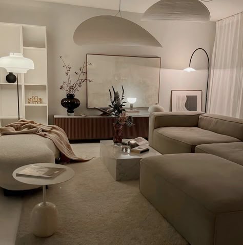 Beige And White Living Room, Beige Living Rooms, 아파트 인테리어, Apartment Decor Inspiration, Dream House Interior, Living Room Colors, Apartment Inspiration, Living Room Style, Living Room Inspo