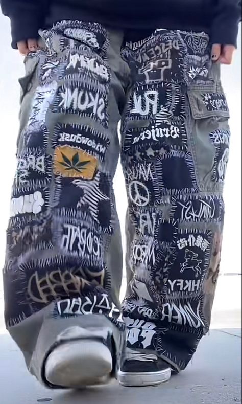 Baggy Patch Pants, Baggy Crust Pants, Crust Pants Patches, Crust Pants Ideas, Crust Pants Patch Ideas, Punk Pants Diy, Alt Patches, Grindcore Aesthetic, Crust Punk Style