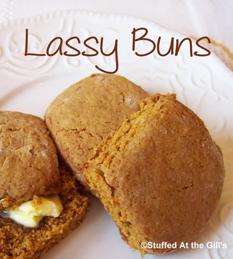 Lassy Buns Lassy Buns, Molasses Buns, Tea Buns, Tea Breads, Pretzel Dessert, Newfoundland Recipes, Bun Recipes, Molasses Recipes, Canadian Recipes