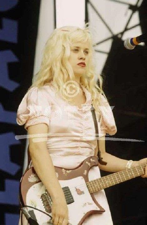 Kat Bjelland...Babes in Toyland Kat Bjelland, Feminist Punk, Riot Grrl, Riot Grrrl, Courtney Love, Women In Music, I'm With The Band, Grunge Girl, 90s Grunge