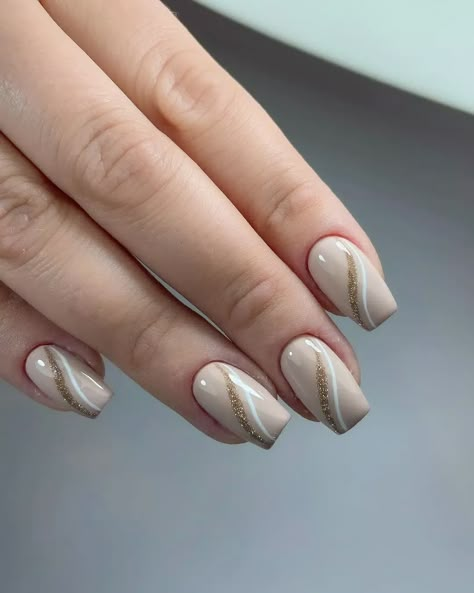 The Best Beige Nails to Inspire You Nail Beige Design, Cream Colored Nails With Design, Beige And Pink Nails, Beige Nails Design Classy, Beige Christmas Nails, Simple Beige Nails, Cream Color Nails, Cream Colored Nails, Nail Designs Beige