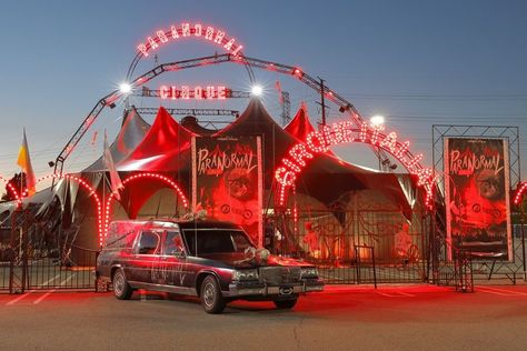 Funhouse Aesthetic, Dark Circus Art, Playground Aesthetic, Creepy Circus, Traveling Circus, Creepy Carnival, Halloween Circus, Dark Circus, Circus Show