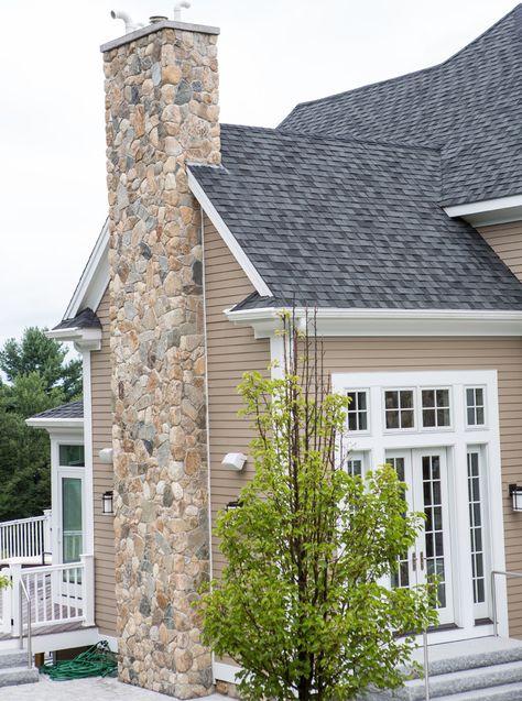 Chimney Ideas, Fireplace Chimney, Design Fireplace, Transitional Exterior, Exterior Fireplace, Home Styles Exterior, Stone Chimney, Rustic Exterior, Shore House