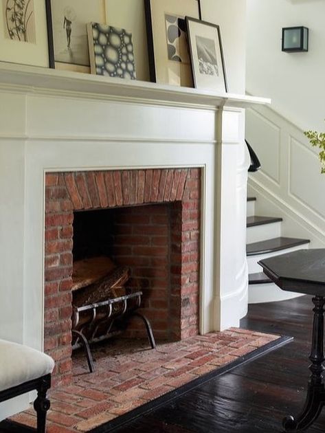 Red Brick Fireplaces, Cottage Fireplace, Brick Hearth, Classic Fireplace, New House Living Room, Brick Fireplace Makeover, Fireplace Built Ins, White Fireplace, Farmhouse Fireplace