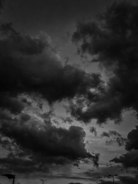 Sky Pictures Black And White, Charcoal Black Aesthetic, Black Sky Aesthetic Wallpaper, Black Background Aesthetic Photography, Black And White Night Aesthetic, Dark Sky With Clouds, Black And White Clouds Aesthetic, Black Aesthetic Clouds, Sky Black And White Aesthetic