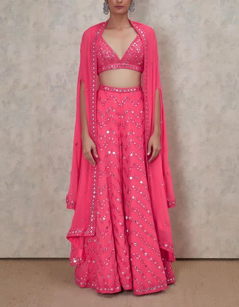 Look Boho Chic, Indian Outfits Lehenga, Lehnga Dress, Indian Dresses Traditional, Traditional Indian Outfits, Indian Gowns Dresses, Indian Gowns, Indian Bridal Outfits, Ethnic Outfits