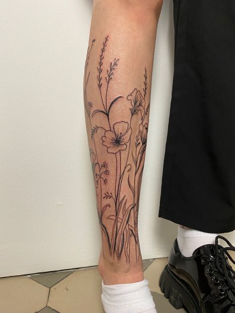 Tattoo Earthy, Tattoos Earthy, Flower Leg Tattoos, Tattoos Leg, Earthy Tattoos, Ankle Tattoo Designs, On Tattoo, Leg Tattoos Women, Discreet Tattoos