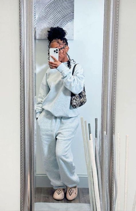 Cold Outfits Black Women, Comfy Outfits Black Women, Random Outfits, Baddie Outfit, Drip Drip, 9th Grade, Chill Fits, Simple Fits, Cute Lazy Day Outfits