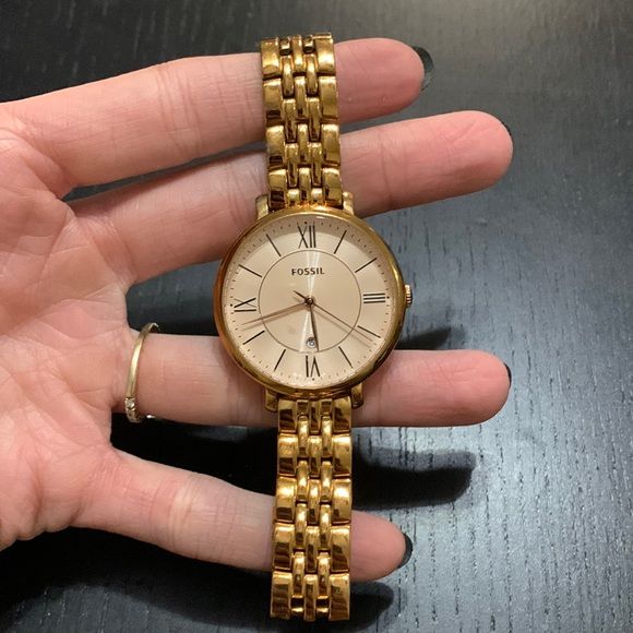 Women’s gold Fossil watch Fossil Watches Women Gold, Minimalist Watch Women, Movado Womens Watch, Watches Women Simple, Dr Accessories, Fossil Watches Women, Silver Watches Women, Rolex Women, Simple Watches