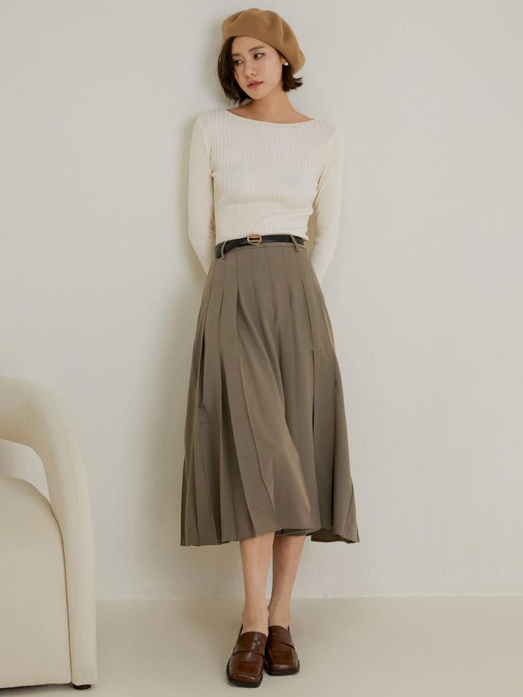 This is a feminine and romantic skirt by LANGSON that is made out of high quality polyester and viscose blend fabric. With design detail of flared silhouette and pleats detail, it gives a trendy and feminine look.- Flared A line silhouette- Pleats detail- Waistband with belt loops- Feminine and modern mood Chic A-line Maxi Skirt For Work, Elegant A-line Maxi Skirt With Pleated Hem, Chic Flared Pleated Skirt, Chic Flared Maxi Skirt For Work, Chic Workwear Flared Maxi Skirt, Flowy Viscose Maxi Flared Skirt, Elegant Pleated Maxi Skirt For Office, Chic Pleated Flowy Skirt, Flowy Viscose Maxi Skirt