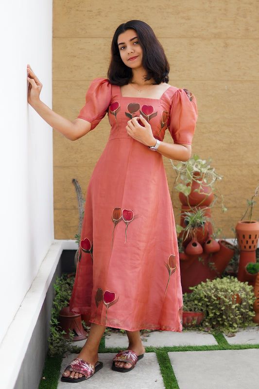 Dress Designs For Stitching, Simple Frock, Simple Kurta, Simple Frock Design, Stylish Kurtis Design, Long Gown Design, Casual Frocks, Simple Kurti, Simple Frocks