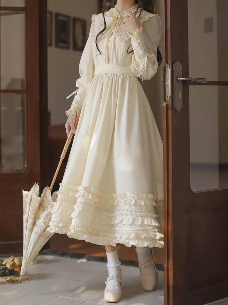 Victorian Era Casual Dresses, French Princess Dress, White And Tan Dress, Unique Vintage Dress, Tea Time Dresses, Vintage 1900s Dresses, 1890s French Fashion, Cute Clothes Dress, Ballet Core Dresses