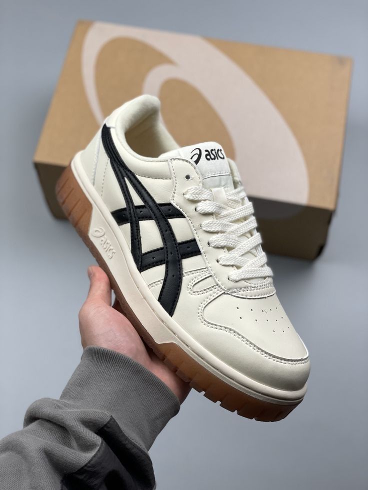 Shoes For Guys Sneakers, Best Sandals For Men, Highlights White, Asics Sneakers, Shoe Wishlist, Handmade Leather Shoes, Hype Shoes, Shoe Inspo, Swag Shoes